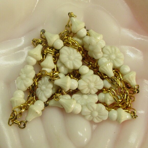 HOBE 53" Floral Milk Glass Gold Chain Convertible Necklace ~ VINTAGE Designer - Picture 7 of 14